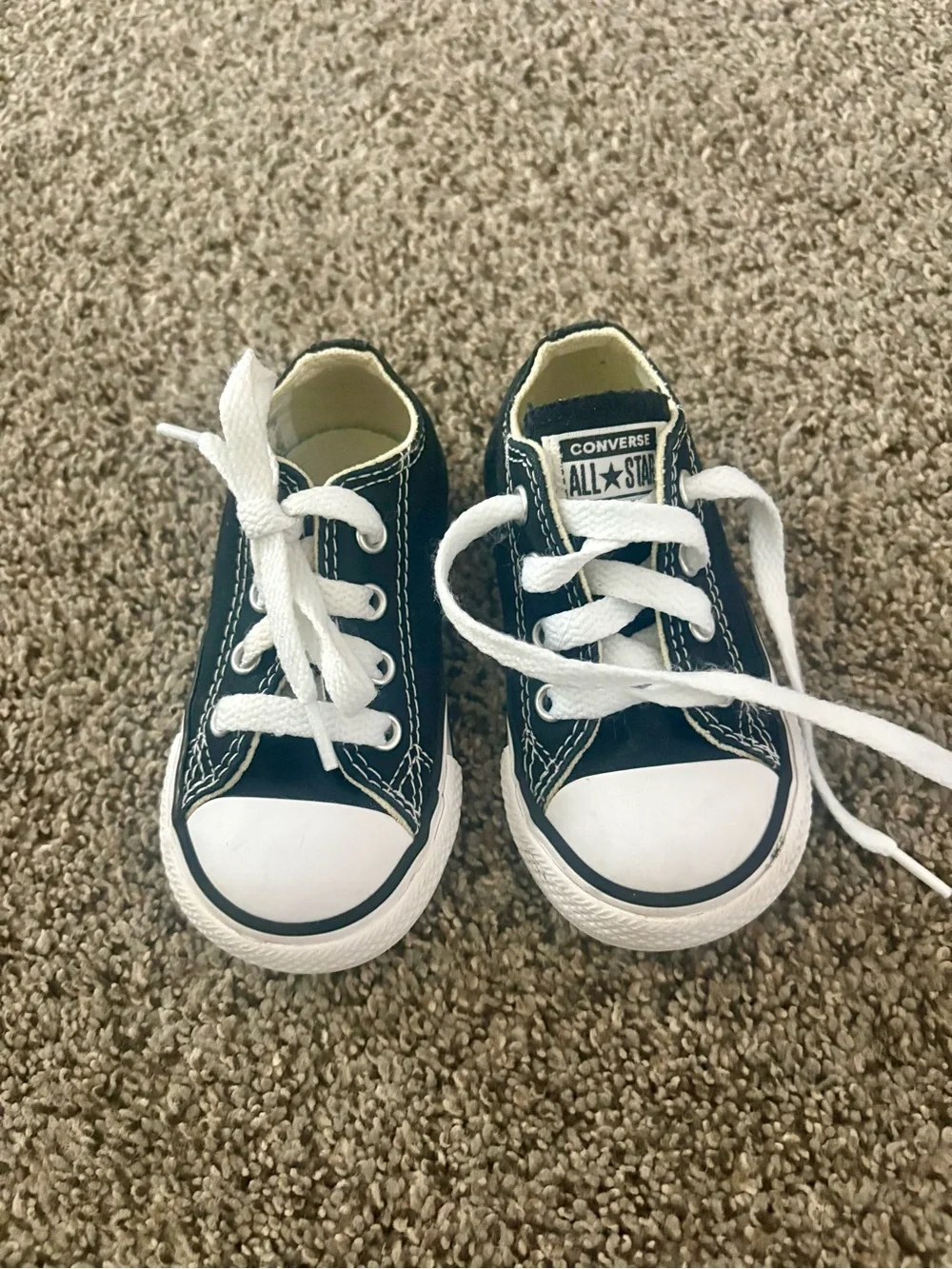 Girls Toddler Converse Chuck Taylor All Star Low Tops – Size 5